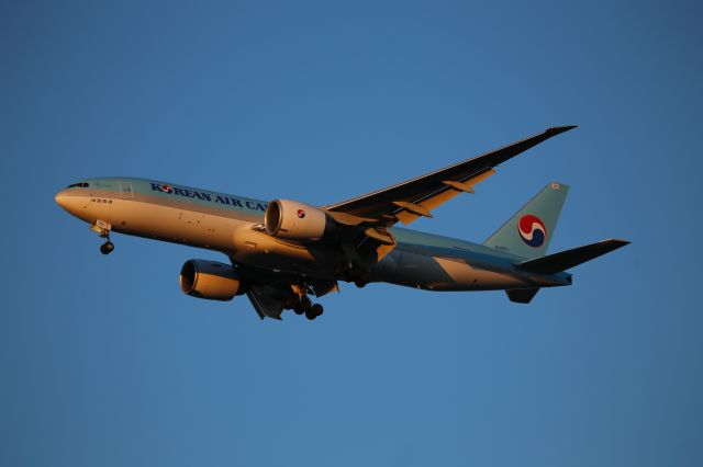 Boeing 777-200 (HL8251)