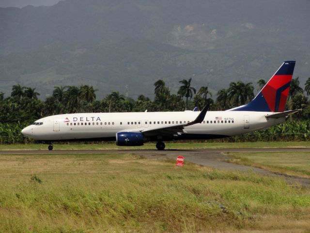 Boeing 737-800 (N3756)