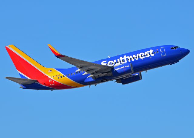 Boeing 737-700 (N741SA)