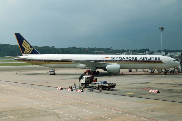 BOEING 777-300 (9V-SYF)