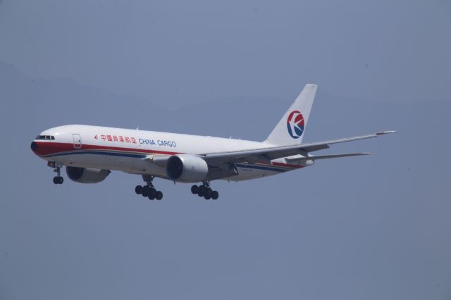 BOEING 777-200LR (B-2083)