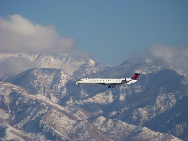 Canadair Regional Jet CRJ-200 —