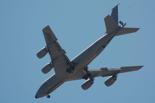 Boeing C-135FR Stratotanker — - Final Rwy 12 KDMA