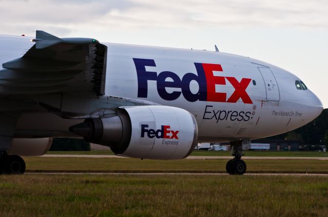 Airbus A300F4-600 (N657FE)