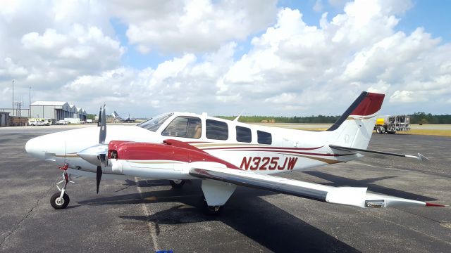 Beechcraft Baron (58) (N325JW)