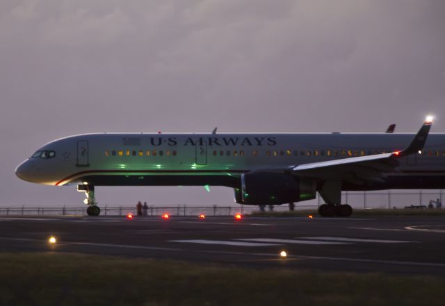 Boeing 757-200 (N206UW)