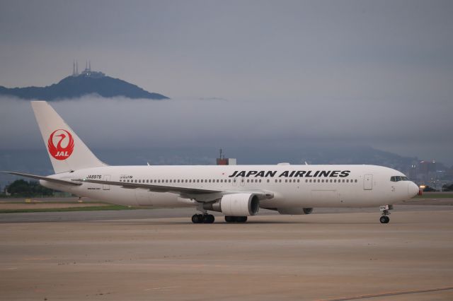 BOEING 767-300 (JA8976) - July 18th 2019:HND-HKD.