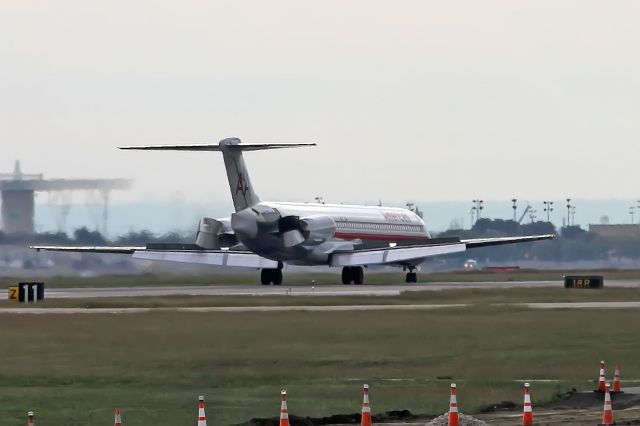 McDonnell Douglas MD-80 —