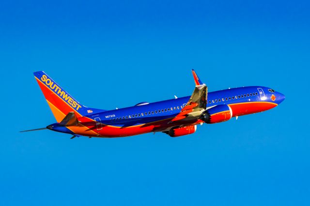 Boeing 737 MAX 8 (N872CB) - Southwest Airlines 737 MAX 8 in Canyon Blue retro livery taking off from PHX on 1/12/22. Taken with a Canon R7 and Tamron 70-200 G2 lens.