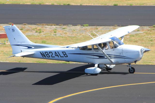 Cessna Skyhawk (N824LB)