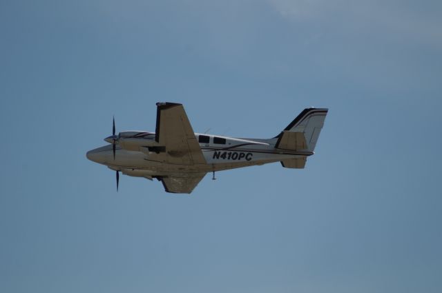 Beechcraft Baron (58) (N410PC) - Heavy headwinds forced this Barron to get 100LL here in Provo on its way to Washington. br /Here it is departing Runway 31. br /Best viewed in full! 