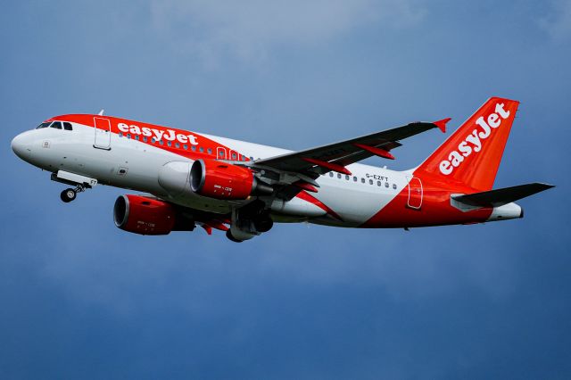 Airbus A319 (G-EZFT)