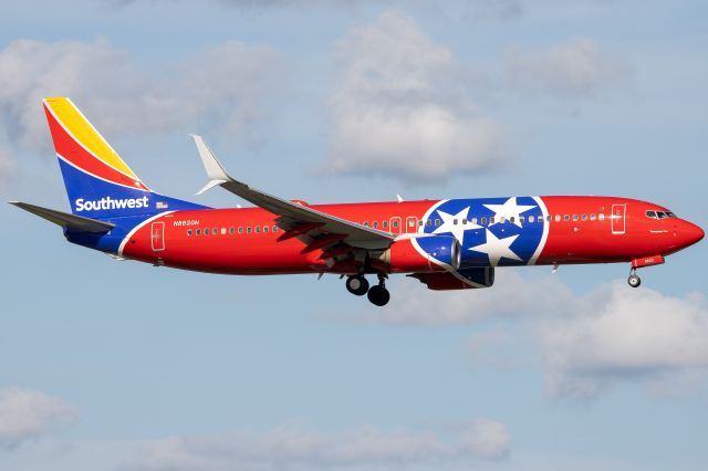 Boeing 737-800 (N8620H) - Tennessee One v2