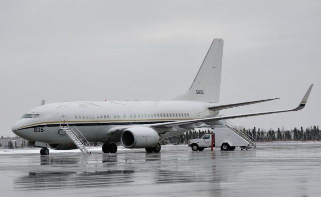 Boeing 737-700 (N5835) - Parked at Woodwards Aviation with a bit of morning snow on it.