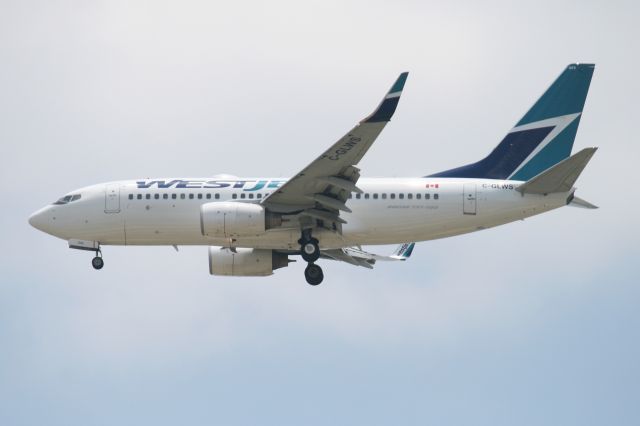 Boeing 737-700 (C-GLWS)