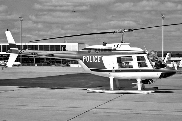 Beechcraft 18 (VH-BHS) - VICTORIA POLICE - BELL 206B-2 JETRANGER II - REG VH-BHS (CN 1934) - ESSENDON MELBOURNE VIC. AUSTRALIA - YMEN 1/1/1986