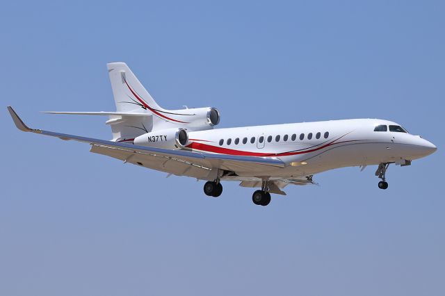 Dassault Falcon 7X (N37TY) - Landing. The first photo of this airplane in this database.  