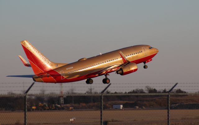 Boeing 737-700 (N792SW) - 022714 SWA rotating from Rwy 19R