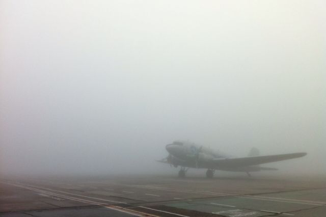 Douglas DC-3 (VH-OVM)