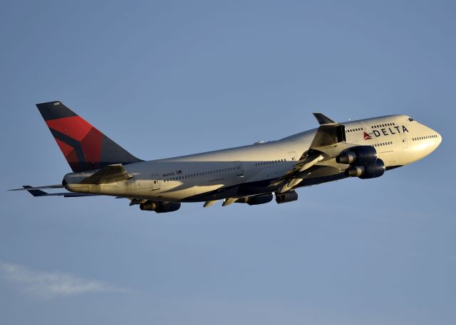 Boeing 747-400 (N669US)