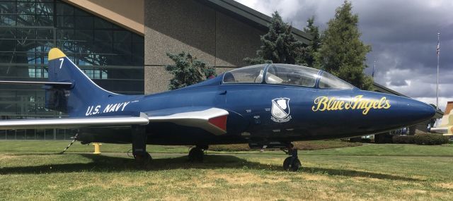 Grumman F9F Panther —