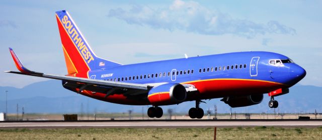 BOEING 737-300 (N396SW) - Arriving on 35L from Phoenix on 4-24-17.