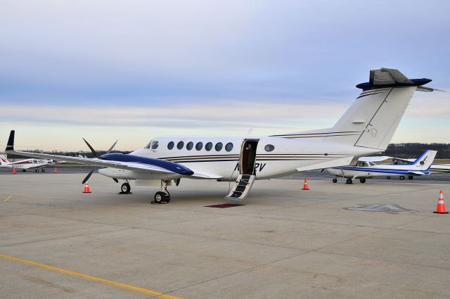 Beechcraft Super King Air 300 (N2112V) - Seen at KFDK on 12/17/2009.      a href=http://discussions.flightaware.com/profile.php?mode=viewprofile&u=269247  [ concord977 profile ]/a