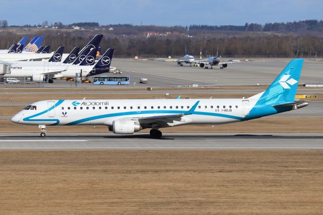 EMBRAER 195 (I-ADJQ)