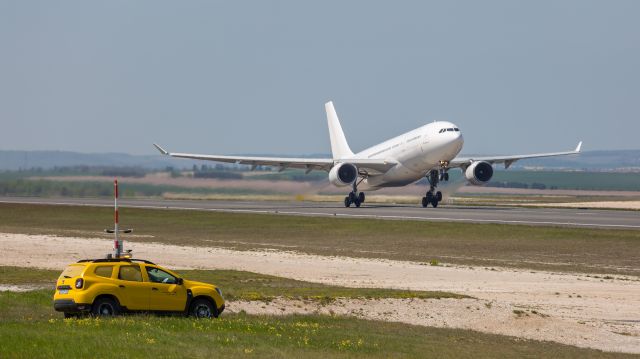 Airbus A330-200 (9H-CFS)