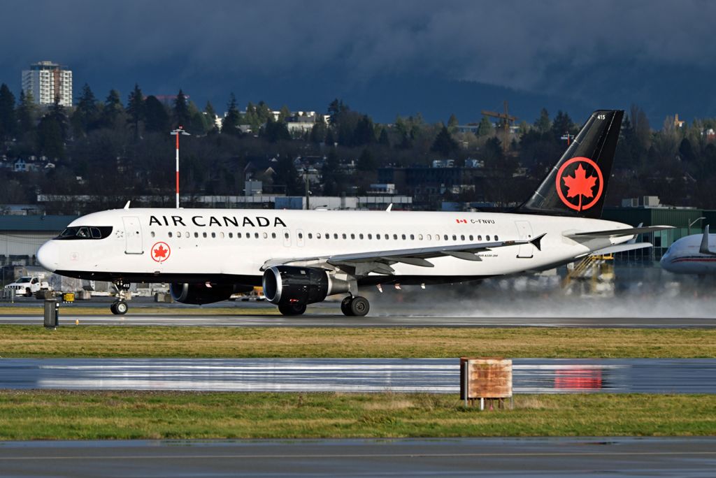 Airbus A320 (C-FNVU)