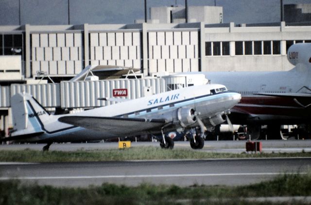 Douglas DC-3 (N8061A)