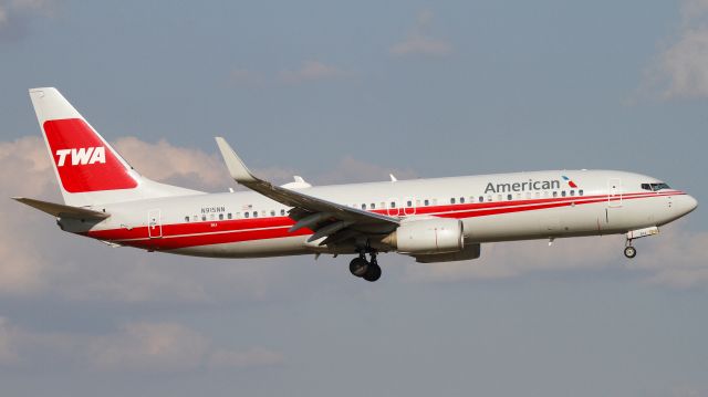 Boeing 737-800 (N915NN) - "American 249" from San Antonio