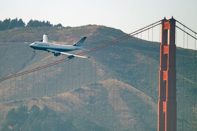 N173UA — - Unilted Airlines 747 flying past the Golden Gate Bridge during the 2010 Fleet Week Air Show.