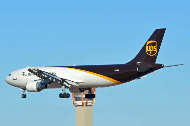 Airbus A300F4-600 (N169UP) - UPS A300 F4-622R N169UP at Phoenix Sky Harbor on December 21, 2017. 