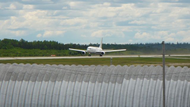 BOEING 767-200 (C-GKLY)