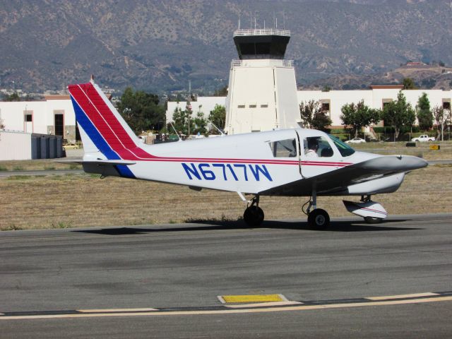 Piper Cherokee (N6717W) - Taxiing to RWY 26L