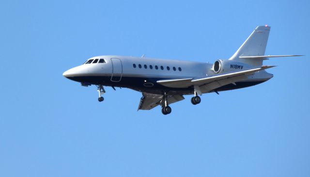 Dassault Falcon 2000 (N18MV) - On final is this 1996 Dassault Falcon 2000 in the Winter of 2019.