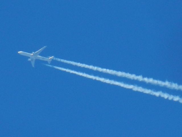 BOEING 767-400 (N844PH) - A Very Rare Visitor! Delta's Skyteam Livery Boeing B767-432(ER) Flies By En-Route To Atlanta