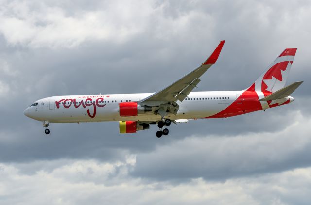 BOEING 767-300 (C-FMXC) - Very special livery of rouge 767 C-FMXC yellow cone (003)