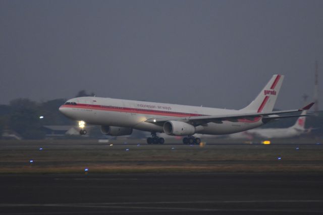 Airbus A330-200 (PK-GHD)