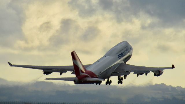 Boeing 747-400 (VH-OEF) - Providing some extra capacity to Sydney... for the last time.