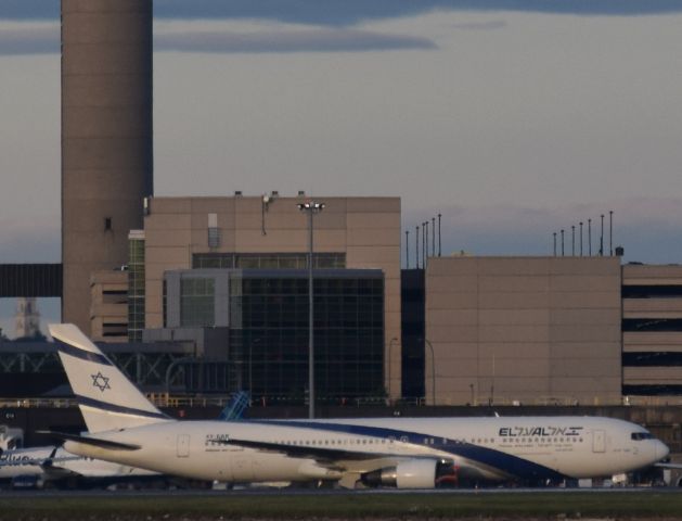 BOEING 767-300 (4X-EAR)