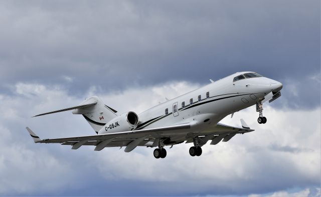 Bombardier Challenger 300 (C-GSJK)
