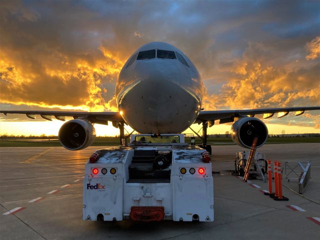 Airbus A300F4-600 (N664FE) - FedEx Flight 325's 8:02 pm departure coincides with sunset time 1st Week of May.