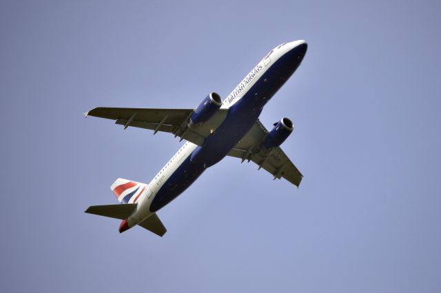 Airbus A320 (G-EUYI) - British Airways - A320-232 (G-EUYI) The BA lunchtime NCL departure en route to LHR. (Photo May 2016)