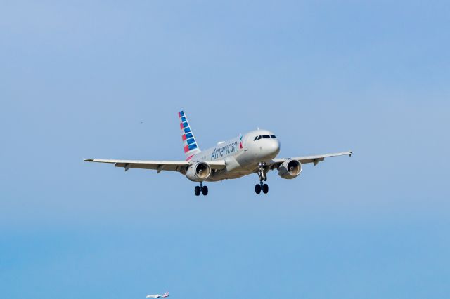 Airbus A319 (N776XF) - American Airlines A319 landing at DFW on 12/25/22. Taken with a Canon R7 and Tamron 70-200 G2 lens.