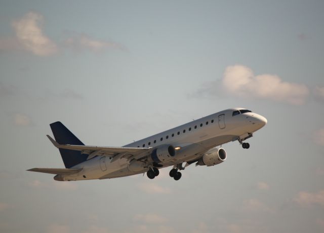 Embraer 170/175 (N870RW) - Gear coming up after take off from 27R at ATL on 02/25/2011.