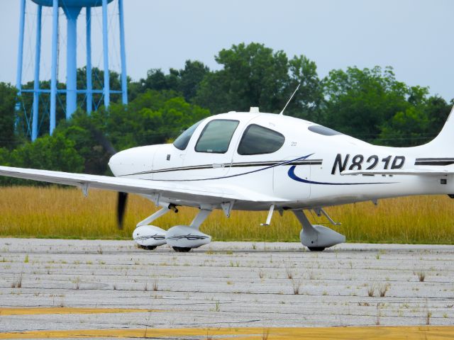 Cirrus SR-22 (N821P) - 06/27/22br /RVS-MIO