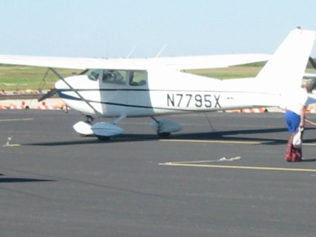 Cessna Skyhawk (N7795X)