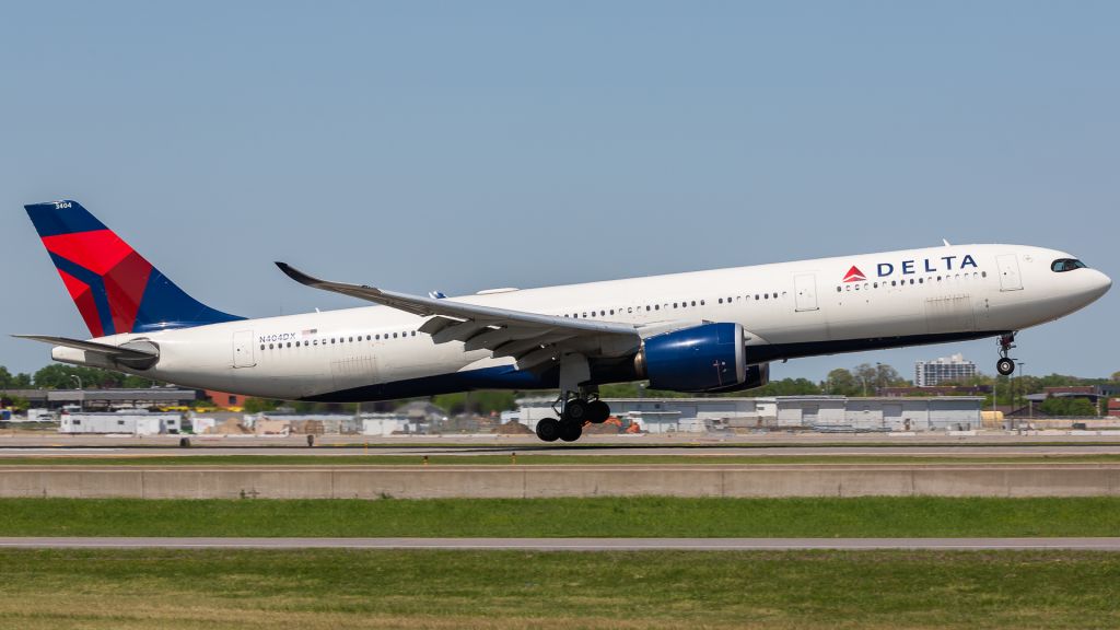 Airbus A330-900 (N404DX)